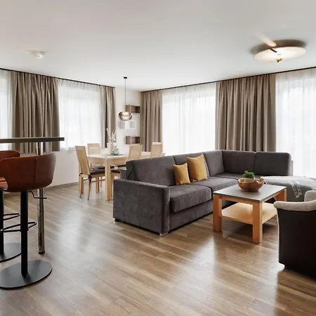 Charly Kahr Family, Ski-in & Ski-out Apartment Schladming