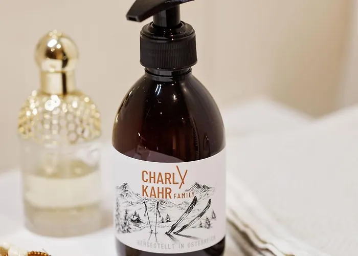 Charly Kahr Family, Ski-in & Ski-out Apartment *